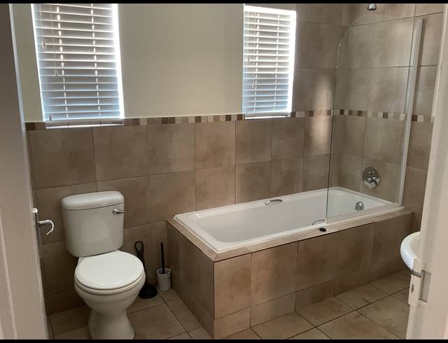 3 BEDROOM FREESTANDING FOR SALE IN KOSMOSDAL
